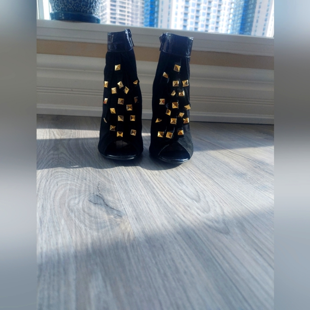 Woman boots.